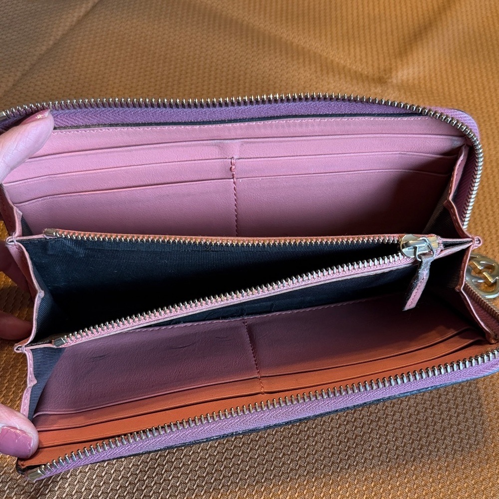 Gucci Raspberry Embossed Leather Wallet - Picture 3 of 6
